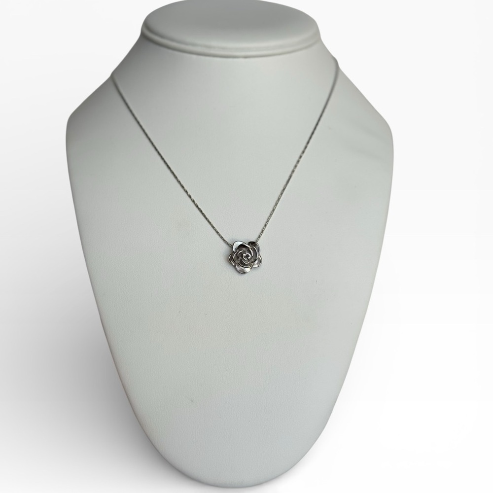 Elegant Rose Pendant Necklace Gold or Silver - Picture 3 of 4
